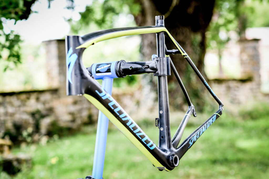 Réparer vélo carbone