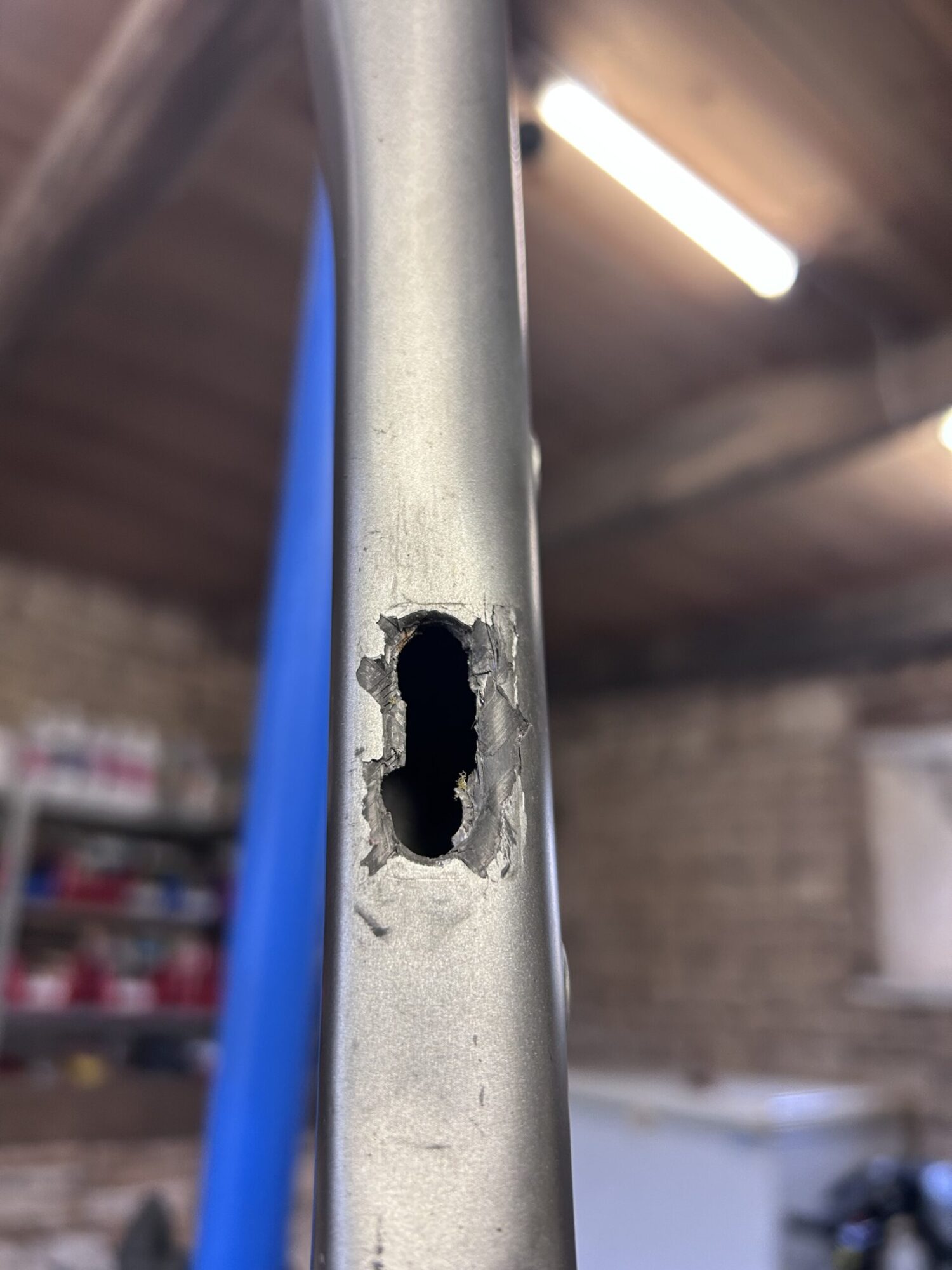 Inserts arrachés sur vélo en carbone Inserts de dérailleurs arrachés