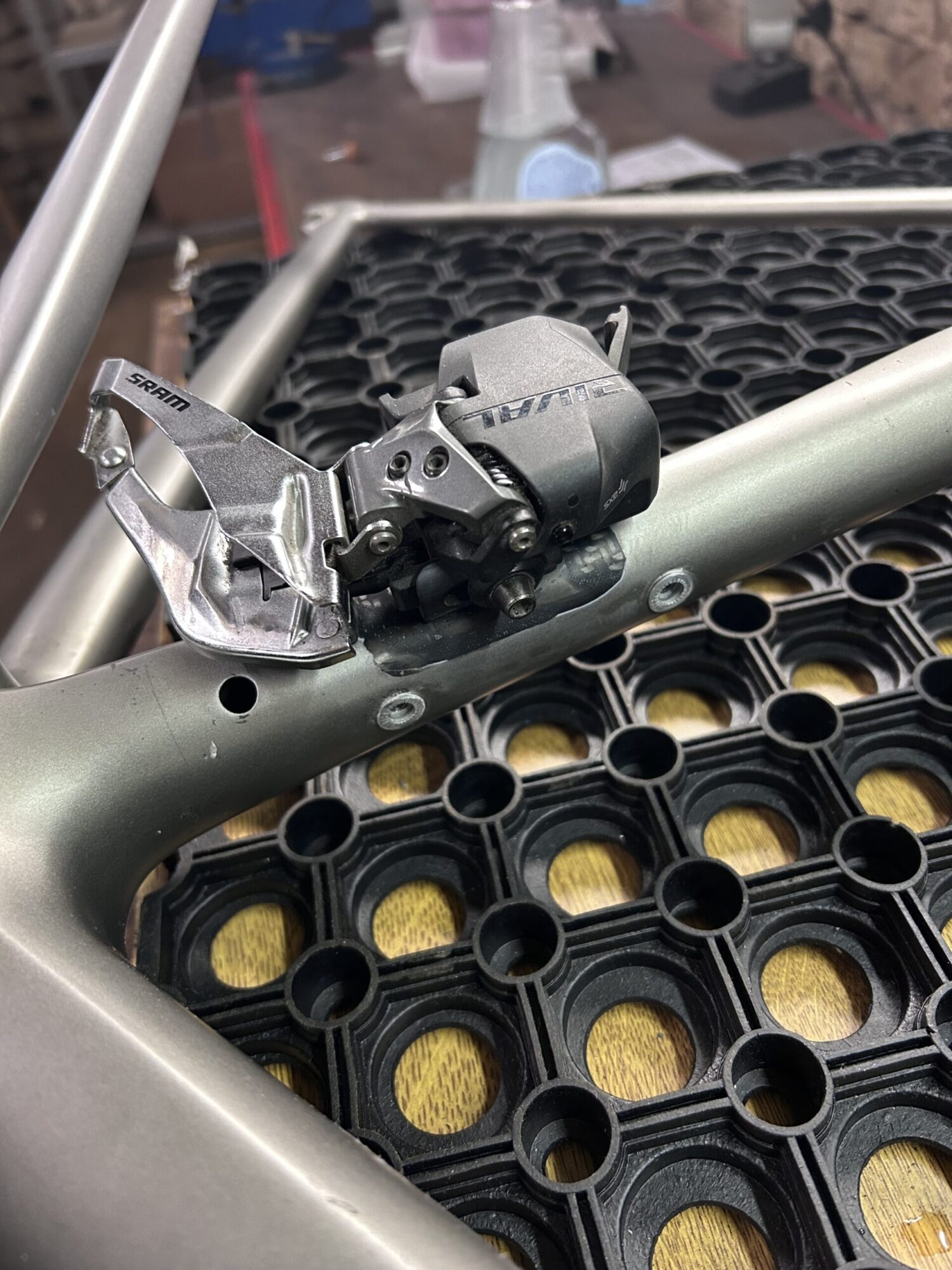 Réparation d'un Canyon Ultimate SLX Réparation au niveau du dérailleur